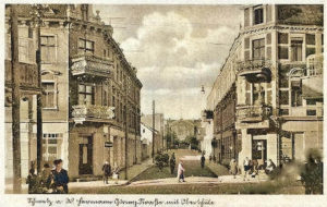 Skrzyżowanie Mickiewicza Klasztorna widok na gimnazjum Skrzyżowanie Mickiewicza Klasztorna widok na gimnazjum
