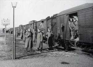 Stacja kolejowa Terzelwald w 1942 roku - na zdjeciu żołnierze wermachtu